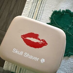 Woman Skull Shaver Case like New